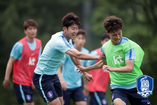 손흥민(좌)과 이재성. /사진=대한축구협회 제공<br /><br />
<br /><br />
