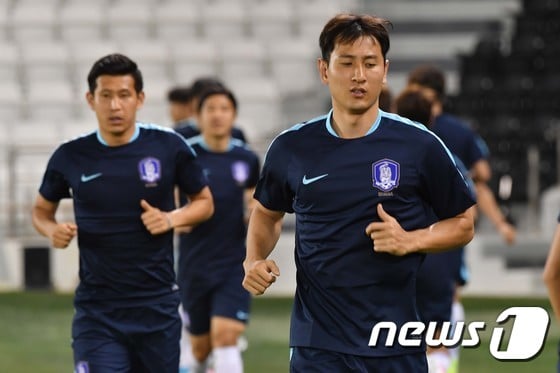 지동원(오른쪽) /사진=뉴스1