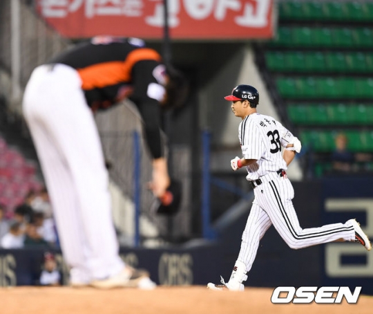 김원중이 박용택에게 만루 홈런을 허용했다.