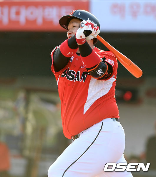 이대호.<br /><br />
<br /><br />
