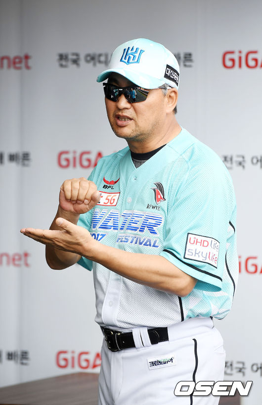 김진욱 감독.