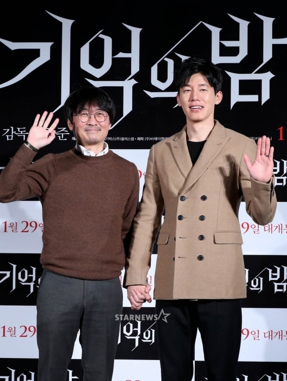 영화 '기억의 밤'의 장항준 감독(사진 왼쪽)과 배우 김무열/사진=홍봉진 기자