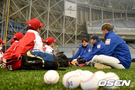 선수협이 인천시와 함께 2017년 야구 유소년 클리닉을 개최한다. 사진은 지난해 클리닉 모습.