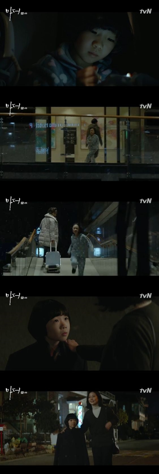 마더' 하율, 혼자 남겨지면 공포에..학대의 그늘 - 스타뉴스 마더' 하율, 혼자 남겨지면 공포에..학대의 그늘 - 스타뉴스