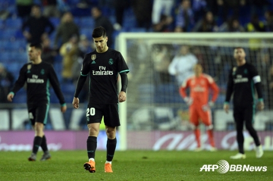 레알 마드리드 마르코 어센시오가 실점 이후 낙담하고 있다. /AFPBBNews=뉴스1