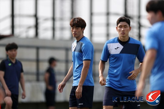 하태균(왼쪽) /사진=한국프로축구연맹 제공
