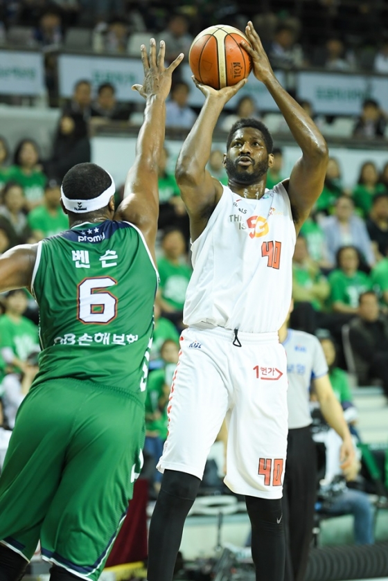 25점을 몰아치며 팀 승리를 이끈 제임스 메이스. /사진=KBL 제공