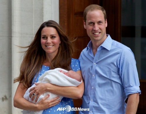 첫째 조지 왕자 출산직후의 케이트 미들턴 /AFPBBNews=뉴스1