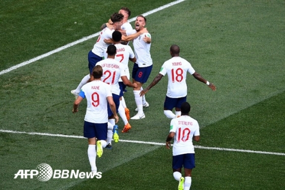선취골 이후 기뻐하는 잉글랜드 선수들. /AFPBBNews=뉴스1
