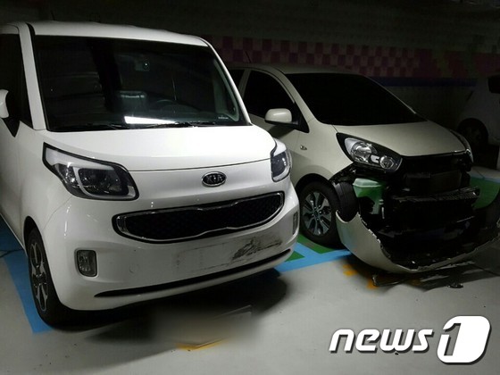대전에서 한 초등학생이 엄마의 승용차를 운전하다 주차된 차량을 들이받은 사고가 발생했다. 사진은 사고로 일부 파손 된 차량의 모습이다. /사진=뉴스1