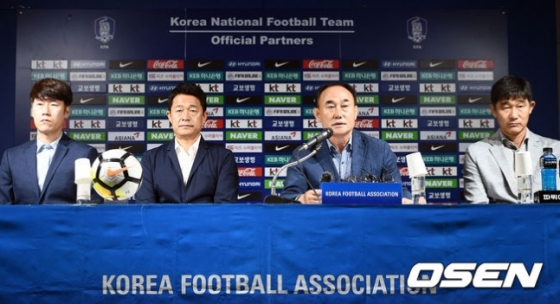 김은중 코치, 이민성 코치, 김학범 감독, 차상광 골키퍼 코치(왼쪽부터)
