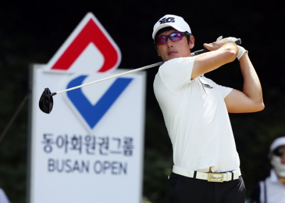 19위→1위' 김태훈, 동아회원권그룹 부산오픈 역전 우승 - 스타뉴스 19위→1위' 김태훈, 동아회원권그룹 부산오픈 역전 우승 - 스타뉴스