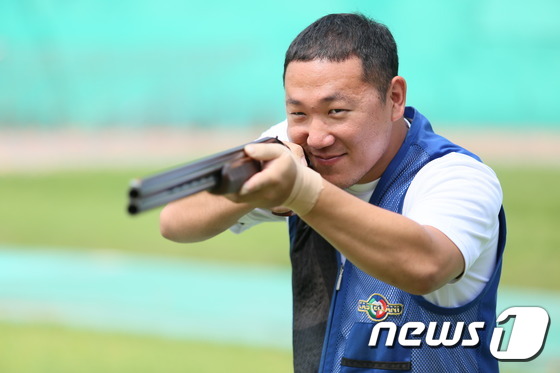 한국 사격의 첫 번째 금메달리스트가 된 트랩의 신현우. /사진=뉴스1