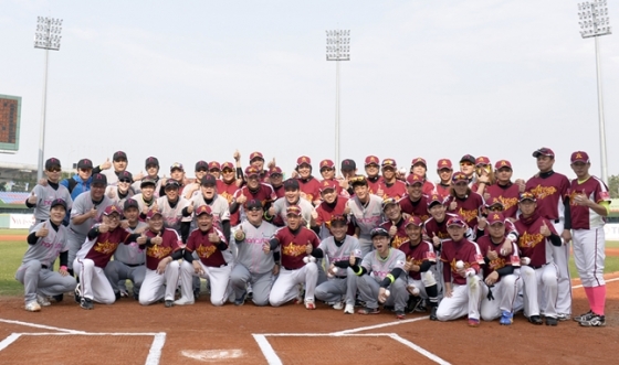 2014년 대만서 열린 한국-대만 연예인 올스타 자선 야구대회 때 모습. /사진=한스타 제공
