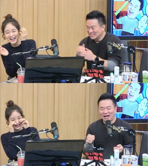 배우 성유리(왼쪽), 개그맨 김태균 /사진=SBS 라디오 파워FM '두시탈출 컬투쇼' 보는 라디오 방송화면 캡처<br /><br />
