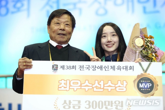 정사랑(우). / 사진=뉴시스(대한장애인체육회 제공)
