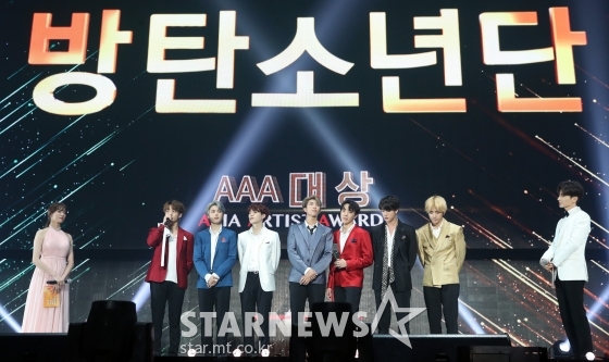 그룹 방탄소년단(사진 가운데)/사진=스타뉴스