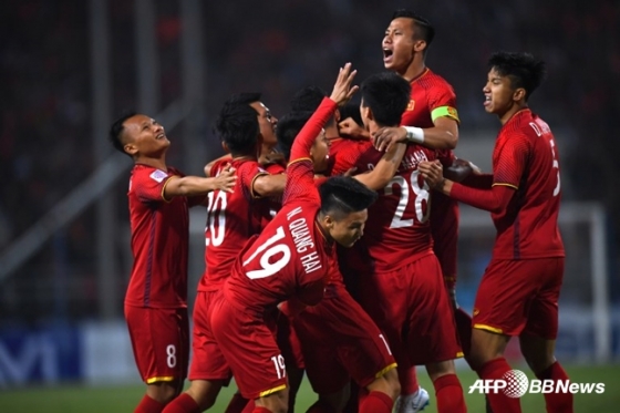 전반 6분 선취골을 넣고 기뻐하는 베트남 선수들 /AFPBBNews=뉴스1