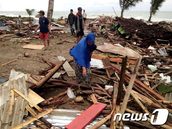 지난 22일(현지시간) 인도네시아 순다 해협 인근에서 발생한 쓰나미로 완전히 파괴된 주택의 모습. /사진=뉴스1(AFP)