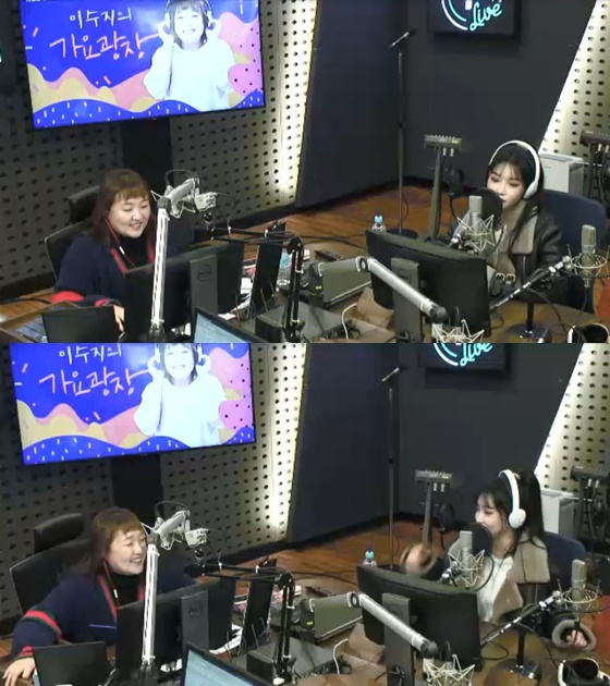 가수 청하(오른쪽), 개그우먼 이수지 /사진=KBS 라디오 쿨FM '이수지의 가요광장' 보이는 라디오 방송화면 캡처