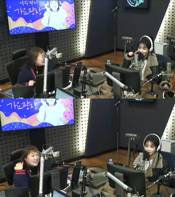 가수 청하(오른쪽), 개그우먼 이수지 /사진=KBS 라디오 쿨FM '이수지의 가요광장' 보이는 라디오 방송화면 캡처