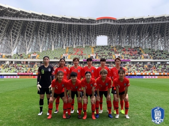 여민지 복귀골' 윤덕여호, 루마니아에 3-0 완승.. 결승 진출 - 스타뉴스 여민지 복귀골' 윤덕여호, 루마니아에 3-0 완승.. 결승 진출 - 스타뉴스