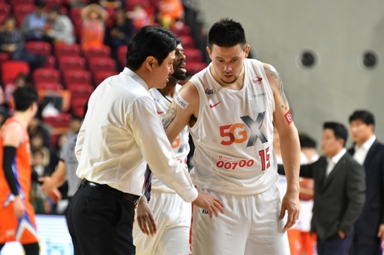 서울 SK의 김민수(오른쪽). / 사진=KBL 제공