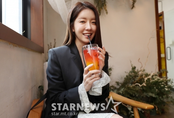서울 용산구 꾸까 카페에서 배우 정인선의 '차한잔합시다' 인터뷰를 진행했다./사진=김휘선 기자 