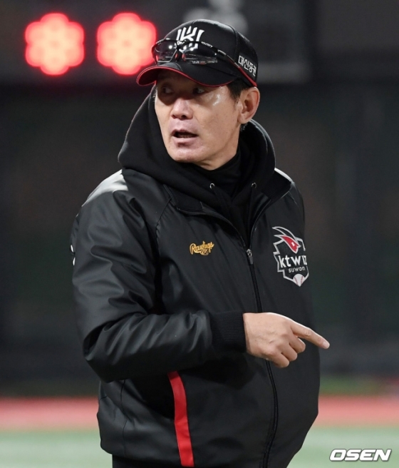 KT 위즈 이강철 감독.<br /><br />
<br /><br />
