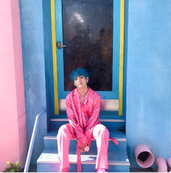 방탄소년단 뷔./사진=방탄소년단 트위터