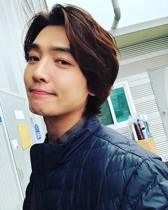 정경호, 장발도 찰떡 소화..훈훈 비주얼 - 스타뉴스 정경호, 장발도 찰떡 소화..훈훈 비주얼 - 스타뉴스