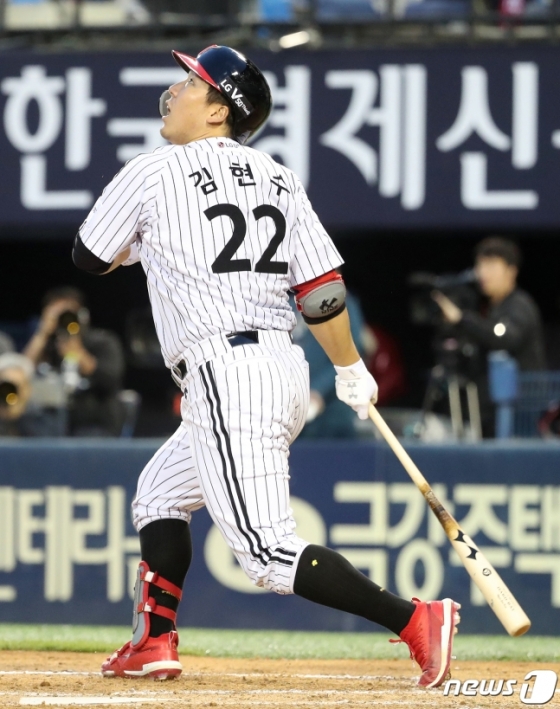 LG 김현수. /사진=뉴스1<br /><br />
<br /><br />
