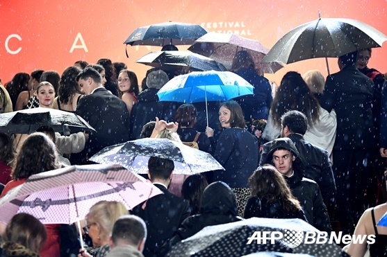 칸 국제영화제의 첫 주말 하루종일 비가 내렸다 / 사진=AFPBBNews뉴스1