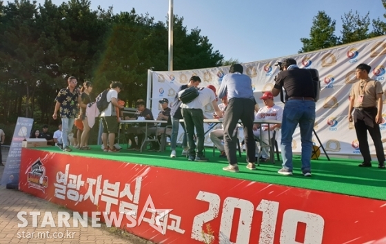 한화 김태균과 정우람, SK 김광현과 최정(왼쪽부터)이 팬사인회에 나섰다./사진=심혜진 기자