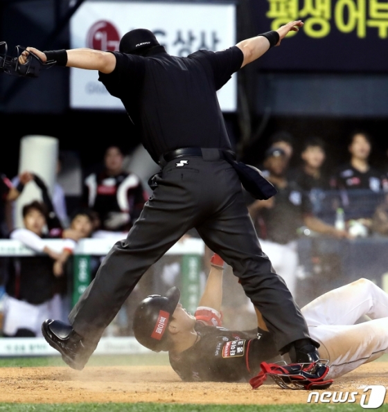 KT 심우준이 25일 잠실 LG전에 구단 최초 그라운드 홈런을 기록했다. /사진=뉴스1