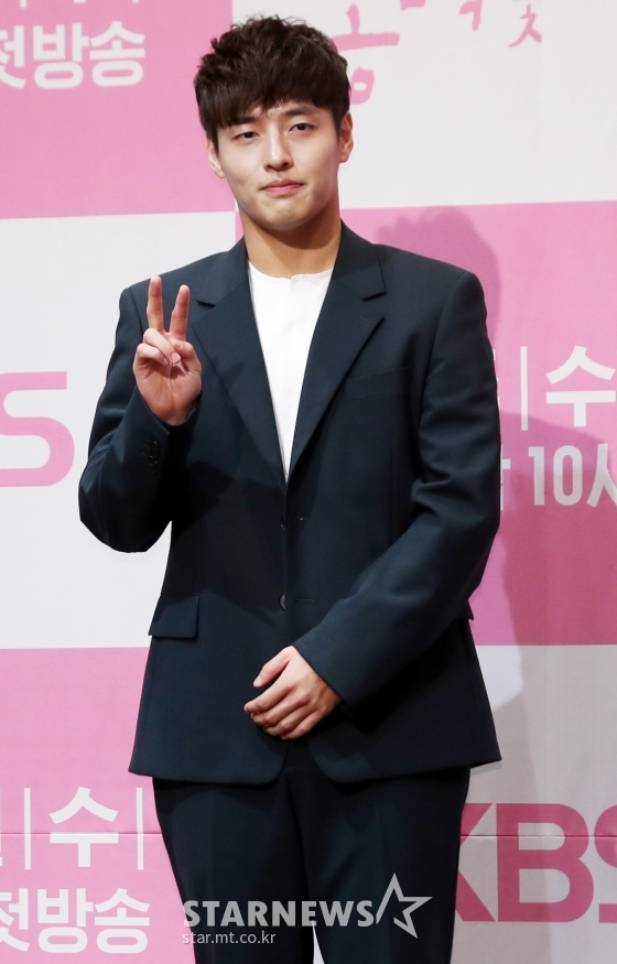 ☆포토]강하늘, 전역 후 첫 드라마 '동백꽃 필 무렵' - 스타뉴스
