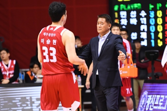 고양 오리온 추일승 감독. /사진=KBL 제공<br /><br />
<br /><br />
