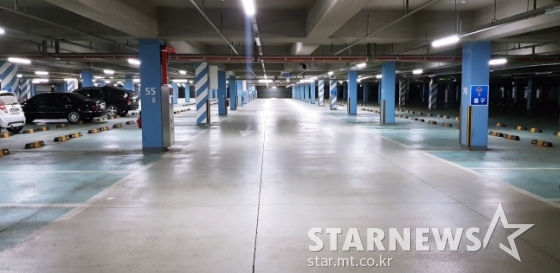 6일 킥오프(오후 7시) 직전, 텅텅 빈 지하주차장 모습. /사진=김우종 기자