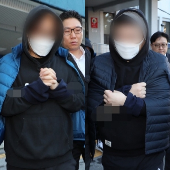 엠넷 \'프로듀스X101\'의 득표수를 조작했다는 혐의로 구속된 안준영 PD(왼쪽)와 김용범 CP가 14일 오전 서울 종로경찰서에서 나와 검찰로 송치되고 있다. /사진=뉴스1