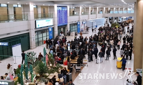 18일 오후 4시께 대표팀이 귀국한 인천국제공항 B게이트 입국장 모습. /사진=김우종 기자