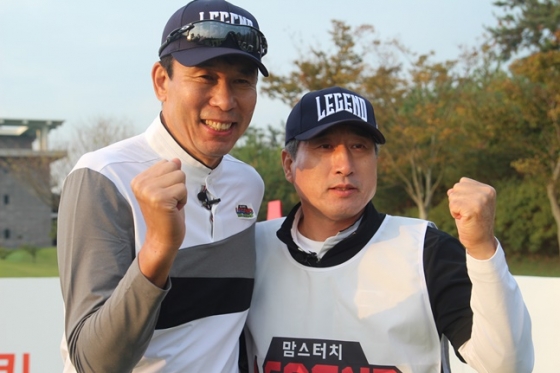 OB팀 장윤창(왼쪽)과 캐디 박노준.  /사진=H ENT