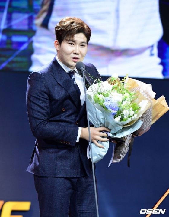 데뷔 첫 골든글러브를 수상한 NC 다이노스 박민우.