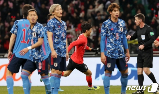황인범이 선제골을 넣자 망연자실한 표정을 짓고 있는 일본 선수들. /사진=뉴스1