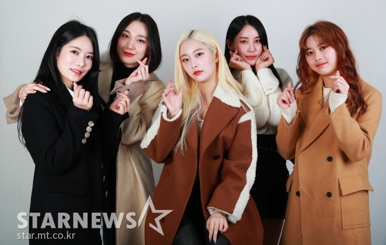 (왼쪽부터) 걸그룹 희나피아 멤버 경원 민경 은우 예빈 바다 /사진=이동훈 기자