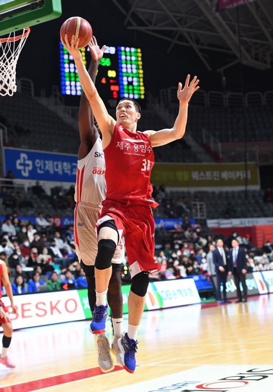 국가대표에 발탁된 장재석. /사진=KBL 제공<br /><br />
<br /><br />
