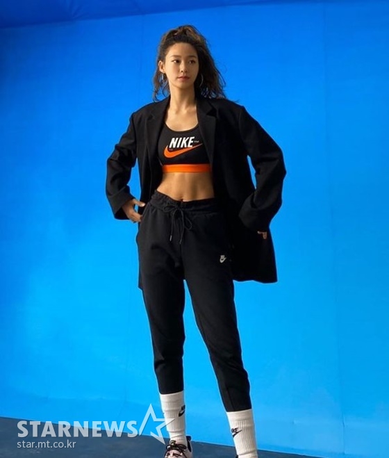 사진출처=설현 SNS