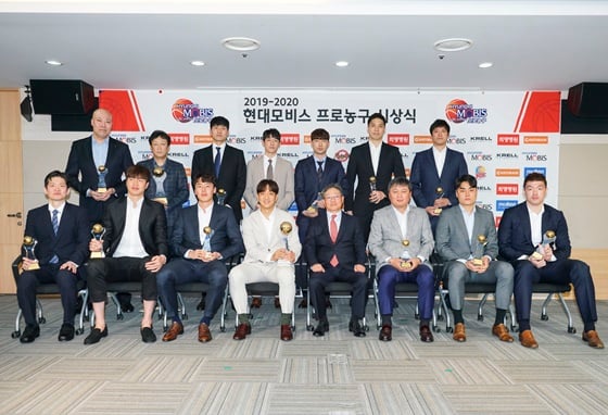 정규리그 시상식 수상자들. /사진=KBL