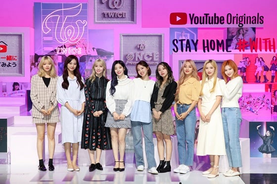 걸그룹 트와이스가 지난 4월 28일 오후 2시 유튜브 온라인 생중계를 통해 유튜브 오리지널 시리즈 'TWICE: Seize the Light'(트와이스: 시즈 더 라이트) 공개 기념 기자간담회를 진행했다. /사진제공=JYP엔터테인먼트