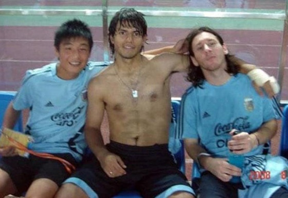 왼쪽부터 우레이, 세르히오 아구에로, 리오넬 메시. /사진=중국 시나스포츠 캡처
