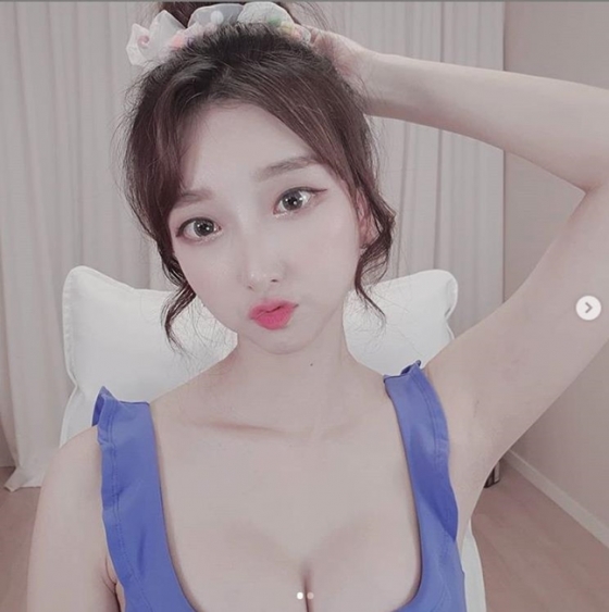이다연 치어리더, 푹 파인 민소매 '넘사벽 볼륨감' - 스타뉴스